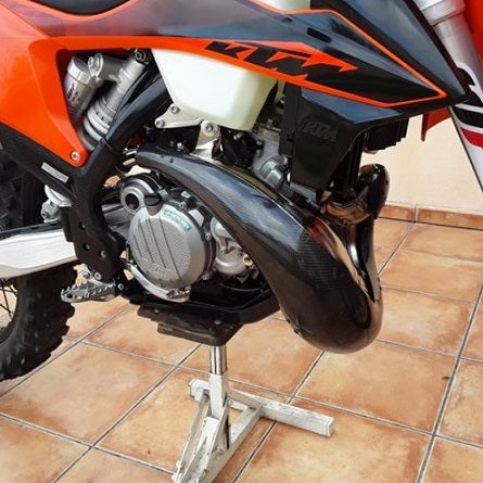 Protecção de escape em carbono para EXC TPI 2020